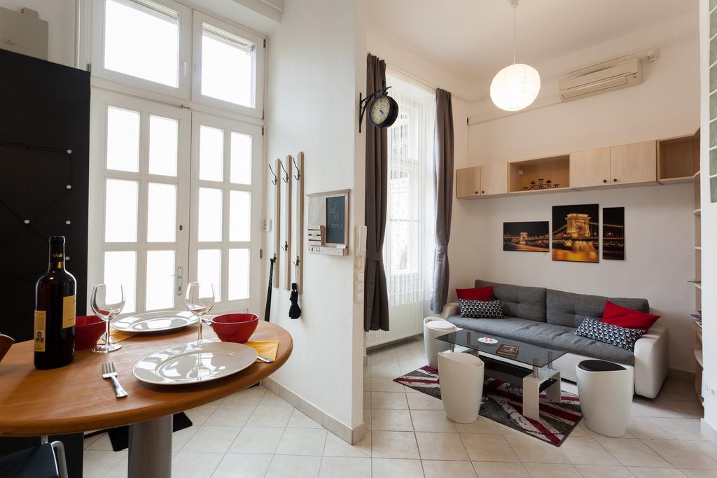 Feel At Home Apartment Budapest Exteriör bild